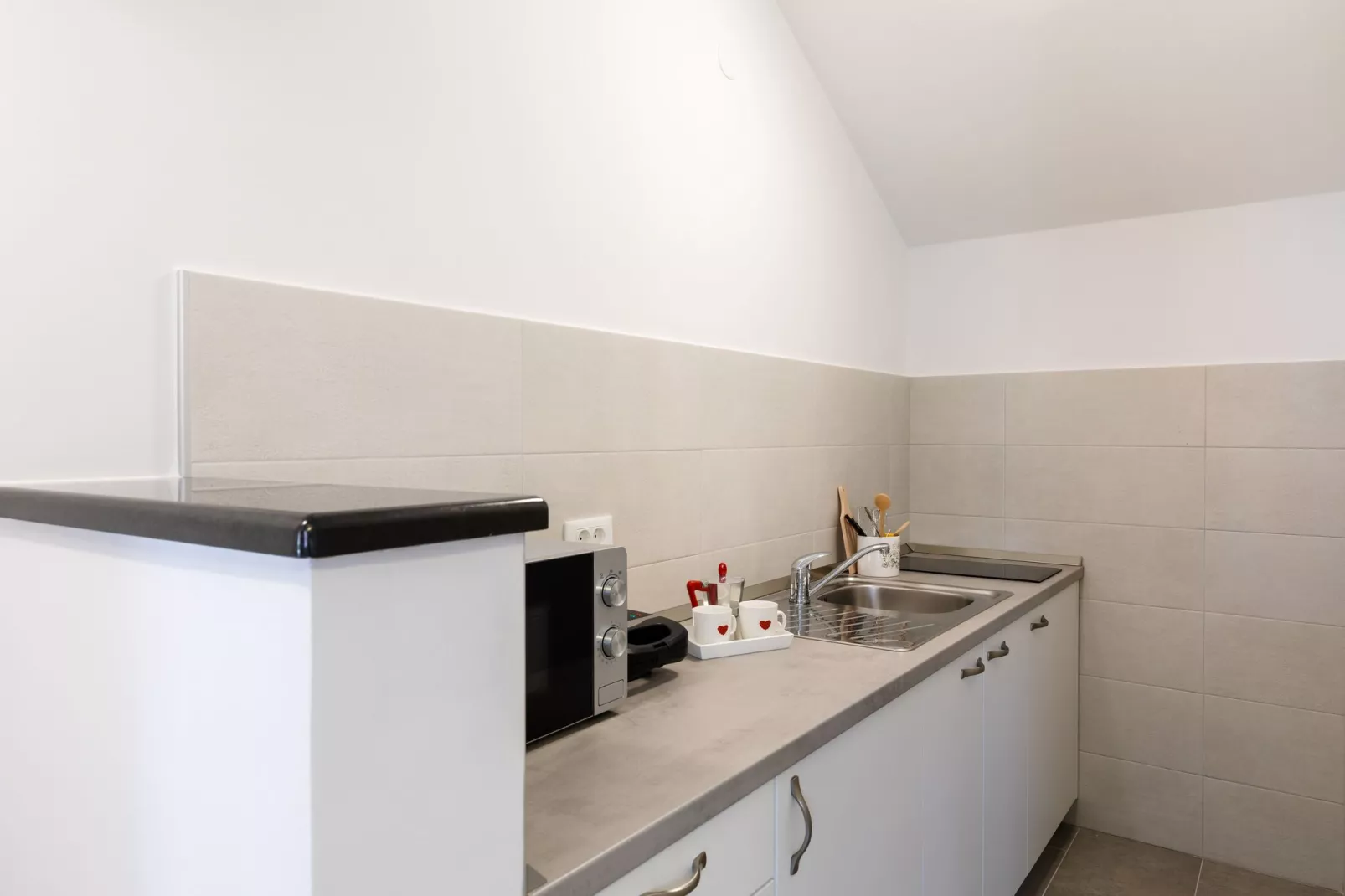 Apartments Katarina - Two-Bedroom Apartment (4 Adults) - Između Ribnjaka Street no.1 - #3-Kitchen