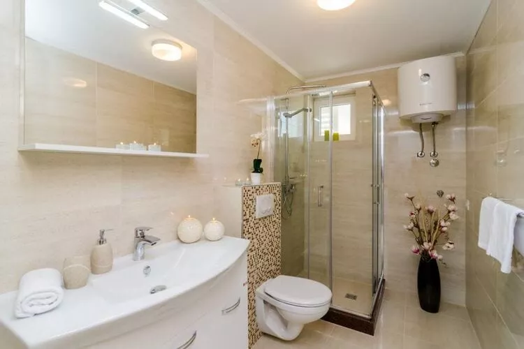 Apartments A&M - One-Bedroom Apartment with Balcony and Sea View (A1)-Bathroom