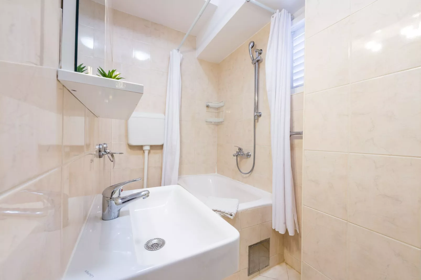 Old Town Finest - Two-Bedroom Apartment (4+2 Adults) - Lucarica 4 Street (First floor)-Salle de bain
