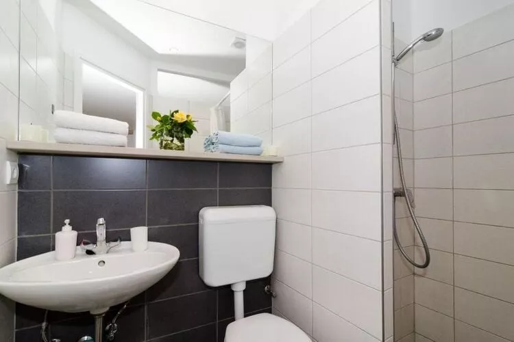 Apartment Lee Loo - Studio Apartment-Bathroom