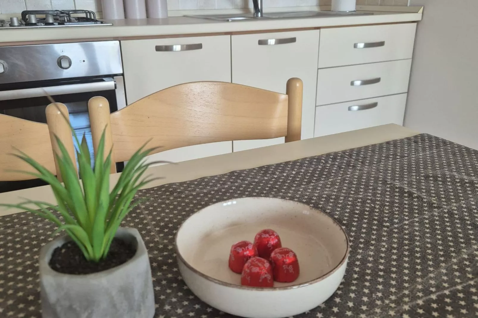 Apartment Mia - Two-Bedroom Apartment with Balcony and Sea View-Kitchen