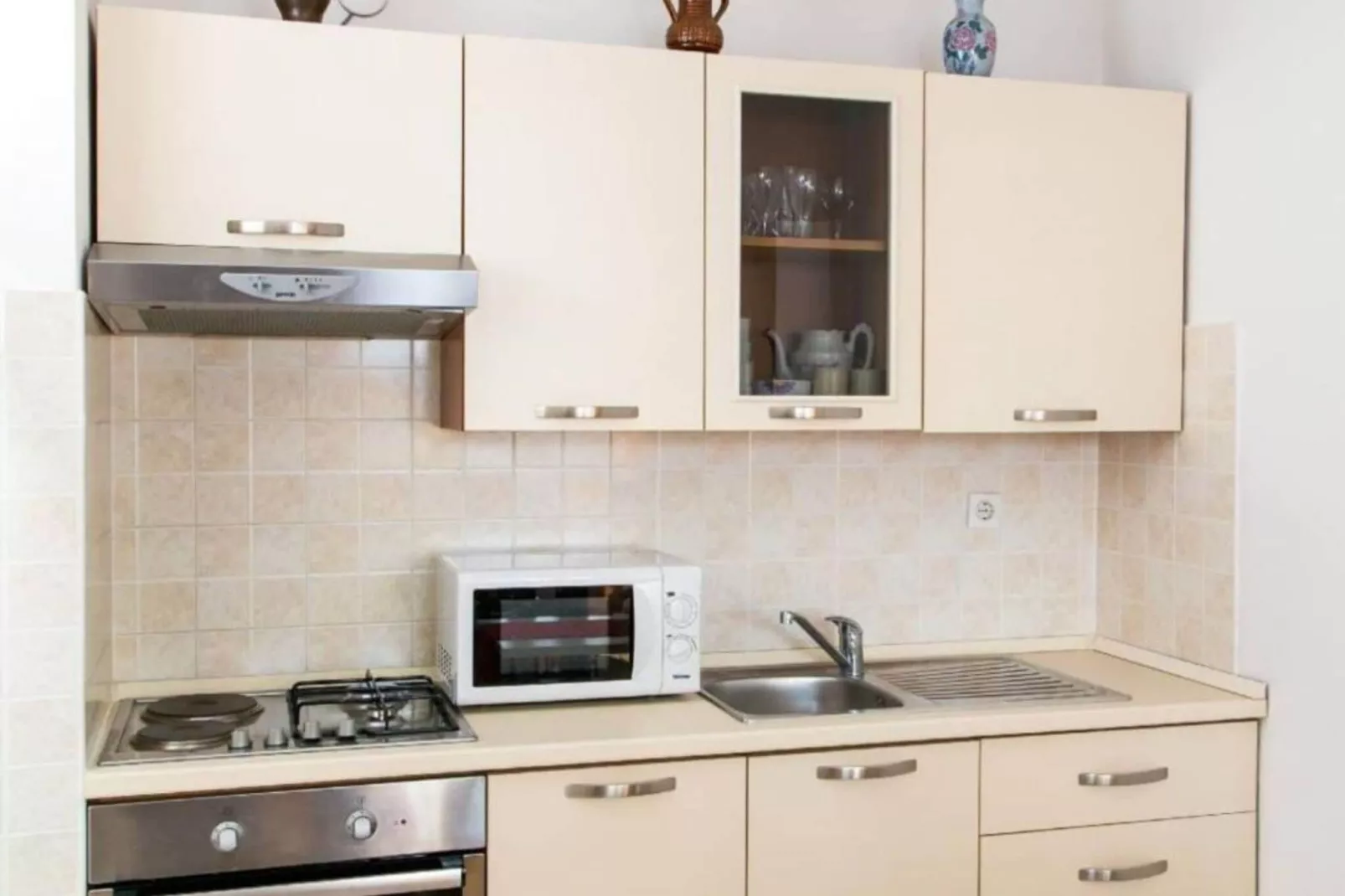 Apartment Mia - Two-Bedroom Apartment with Balcony and Sea View-Kitchen