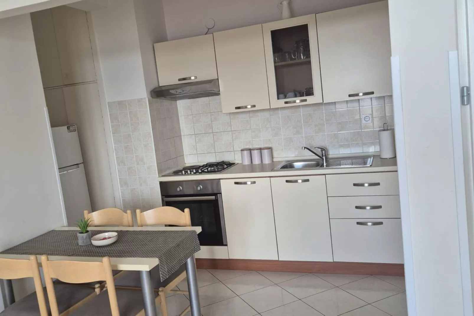 Apartment Mia - Two-Bedroom Apartment with Balcony and Sea View-Kitchen
