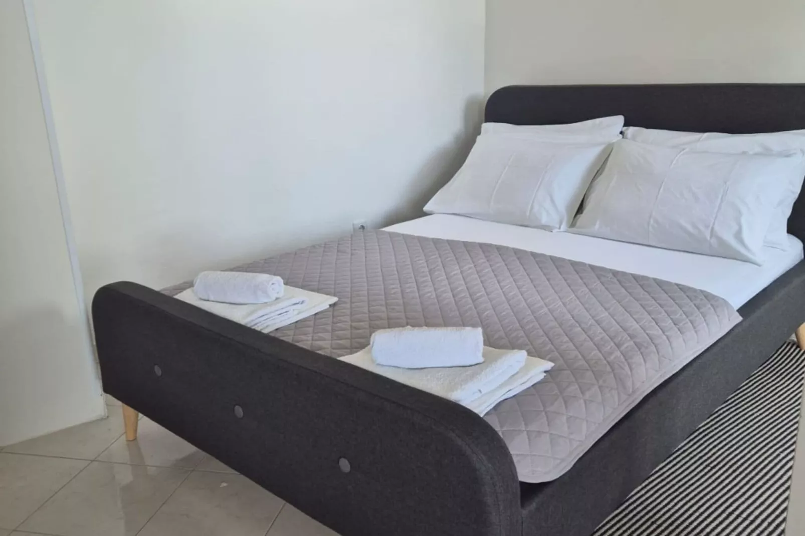Apartment Mia - Two-Bedroom Apartment with Balcony and Sea View-Bedroom