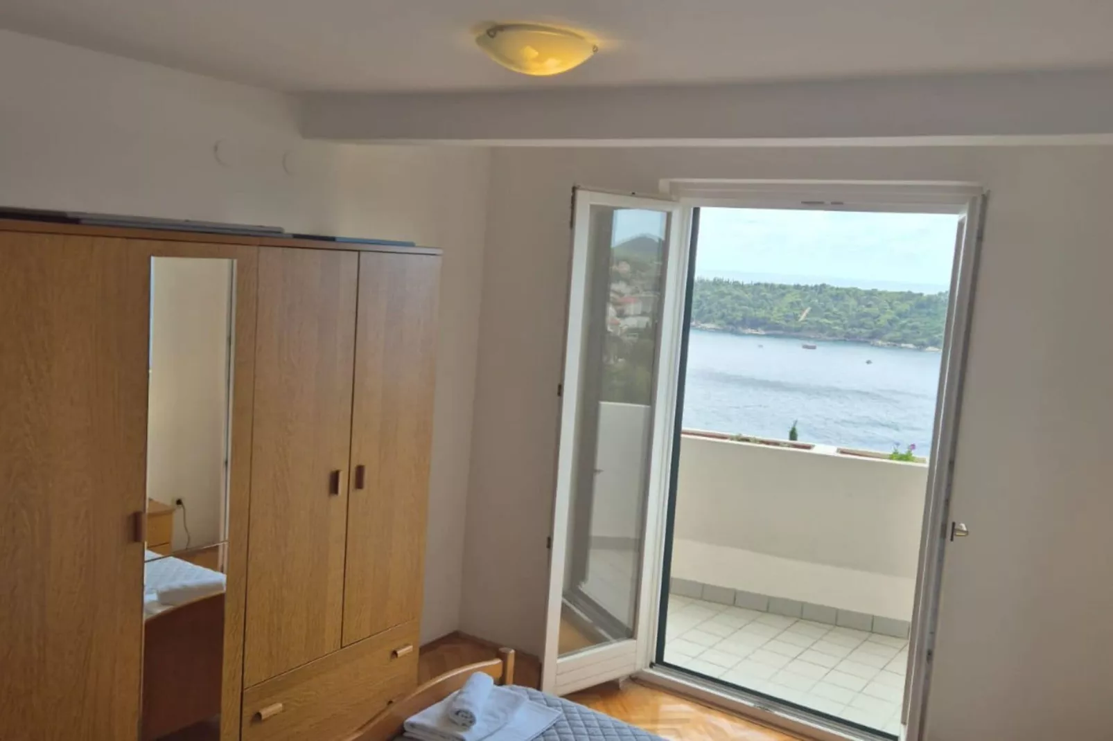 Apartment Mia - Two-Bedroom Apartment with Balcony and Sea View-Bedroom