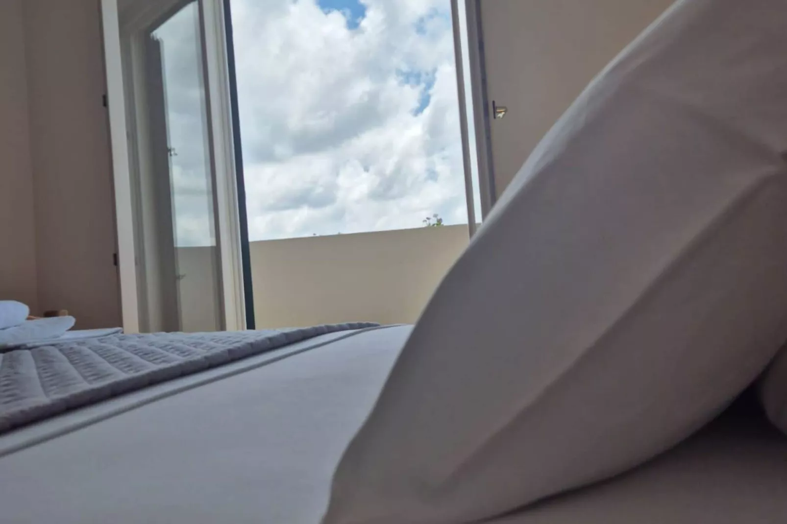 Apartment Mia - Two-Bedroom Apartment with Balcony and Sea View-Bedroom