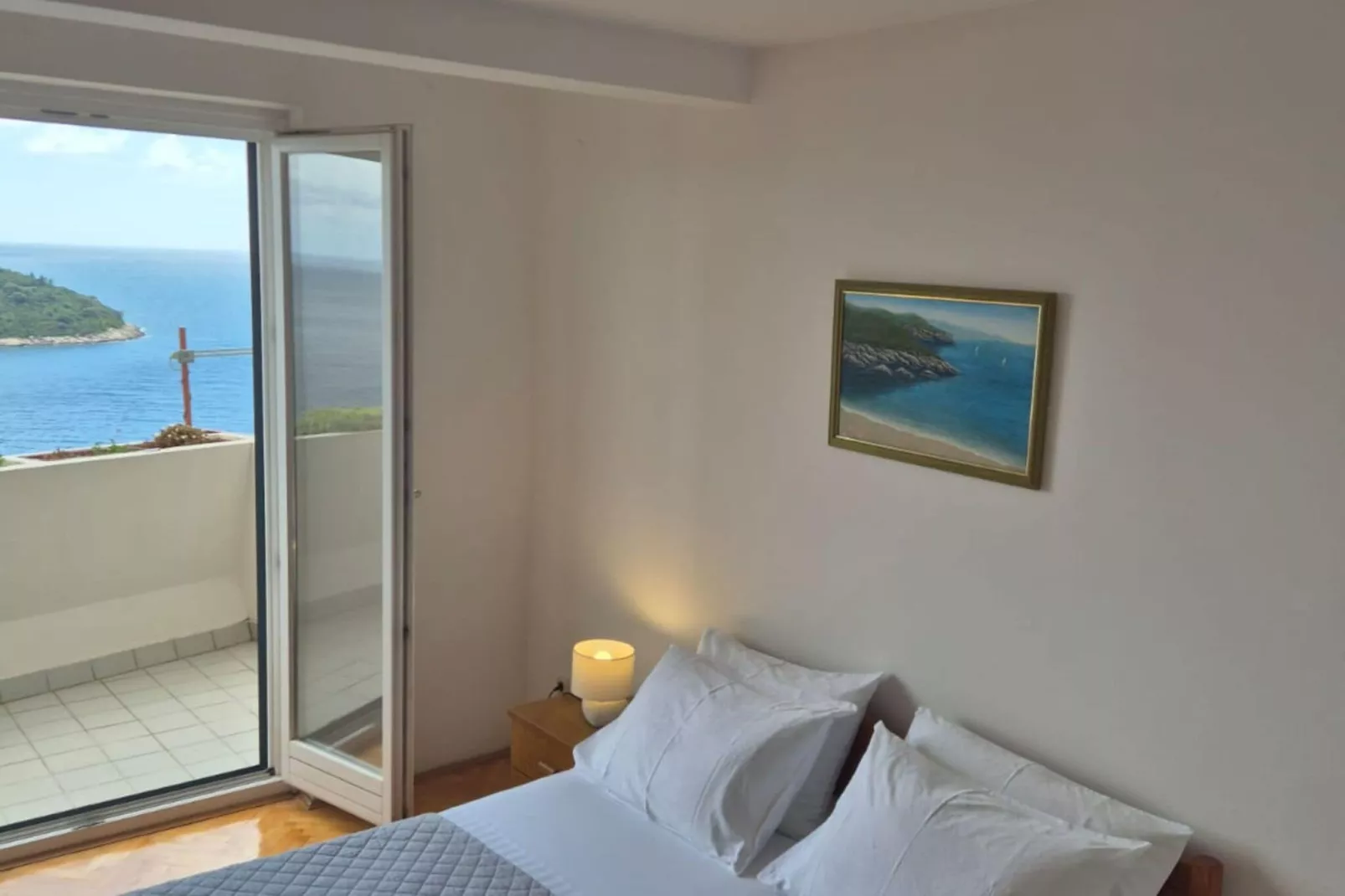 Apartment Mia - Two-Bedroom Apartment with Balcony and Sea View-Bedroom