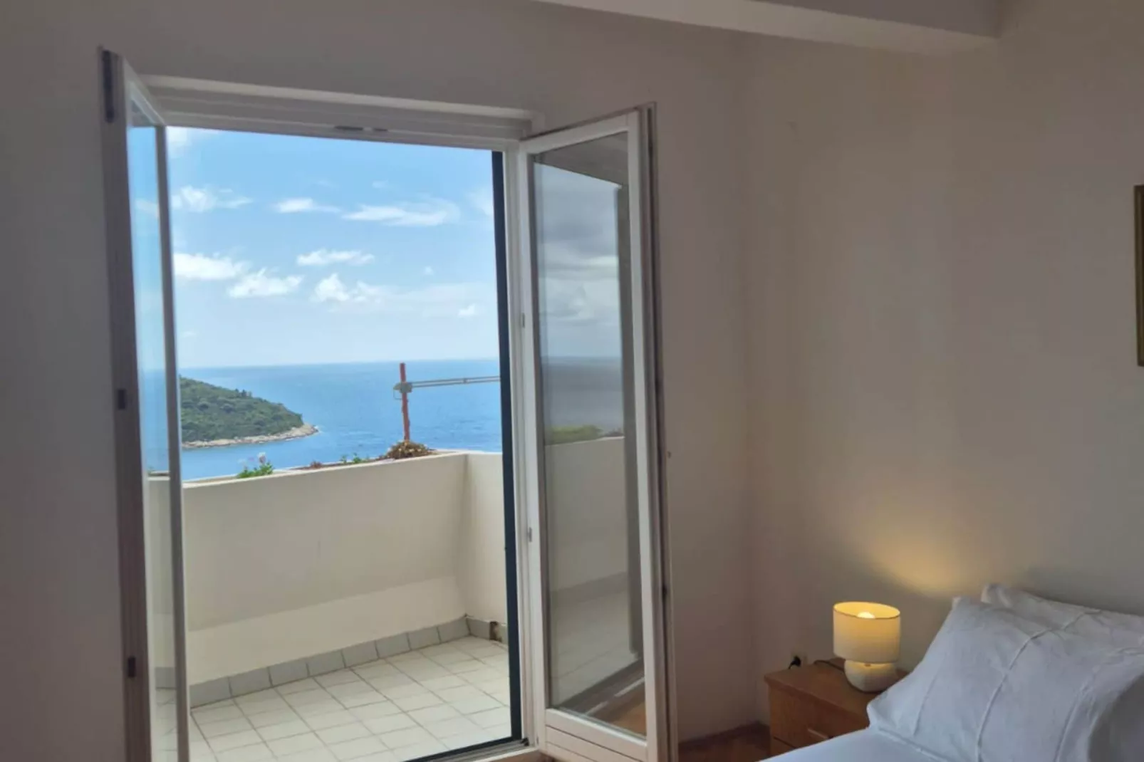 Apartment Mia - Two-Bedroom Apartment with Balcony and Sea View-Bedroom