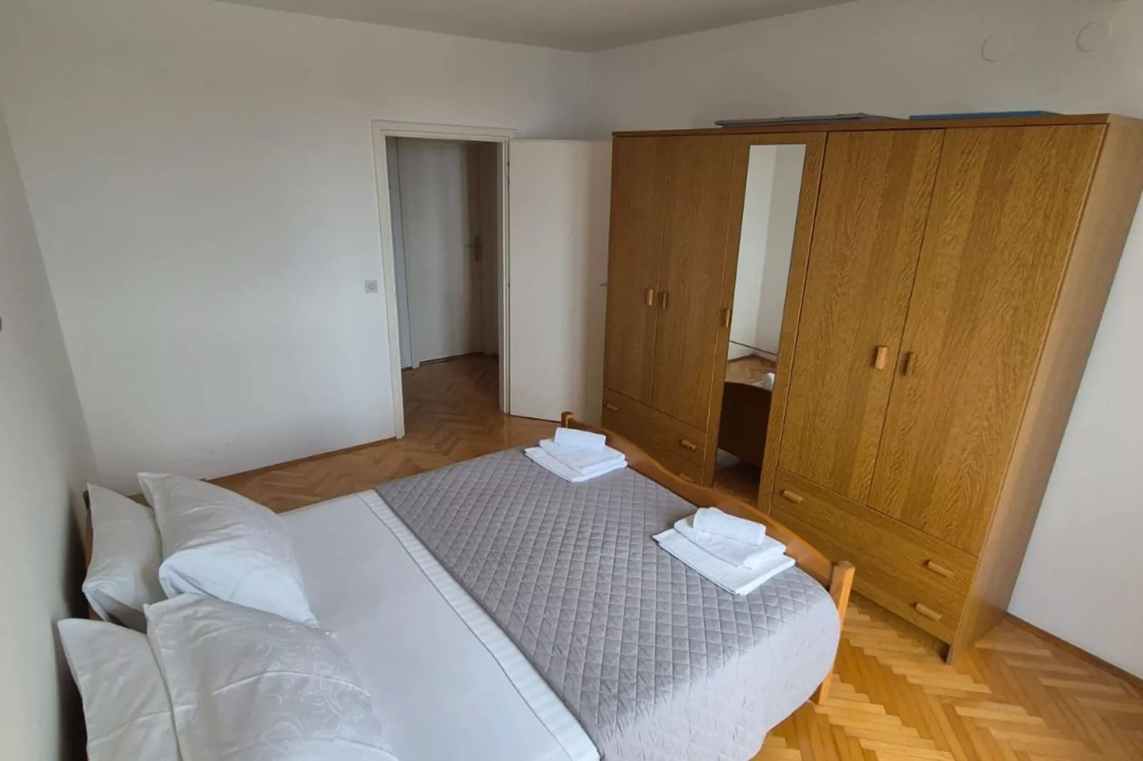 Apartment Mia - Two-Bedroom Apartment with Balcony and Sea View-Bedroom