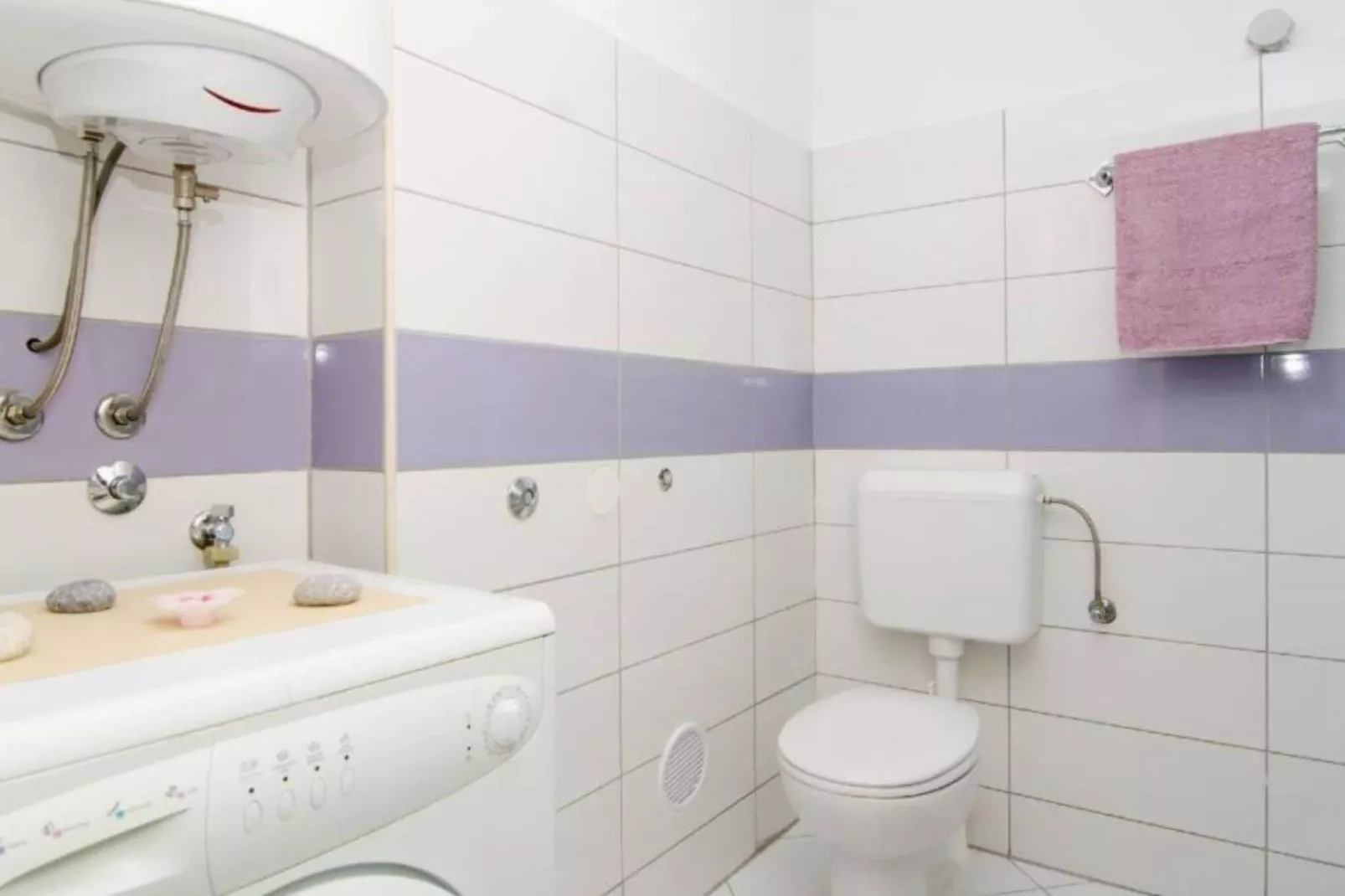 Apartment Mia - Two-Bedroom Apartment with Balcony and Sea View-Bathroom