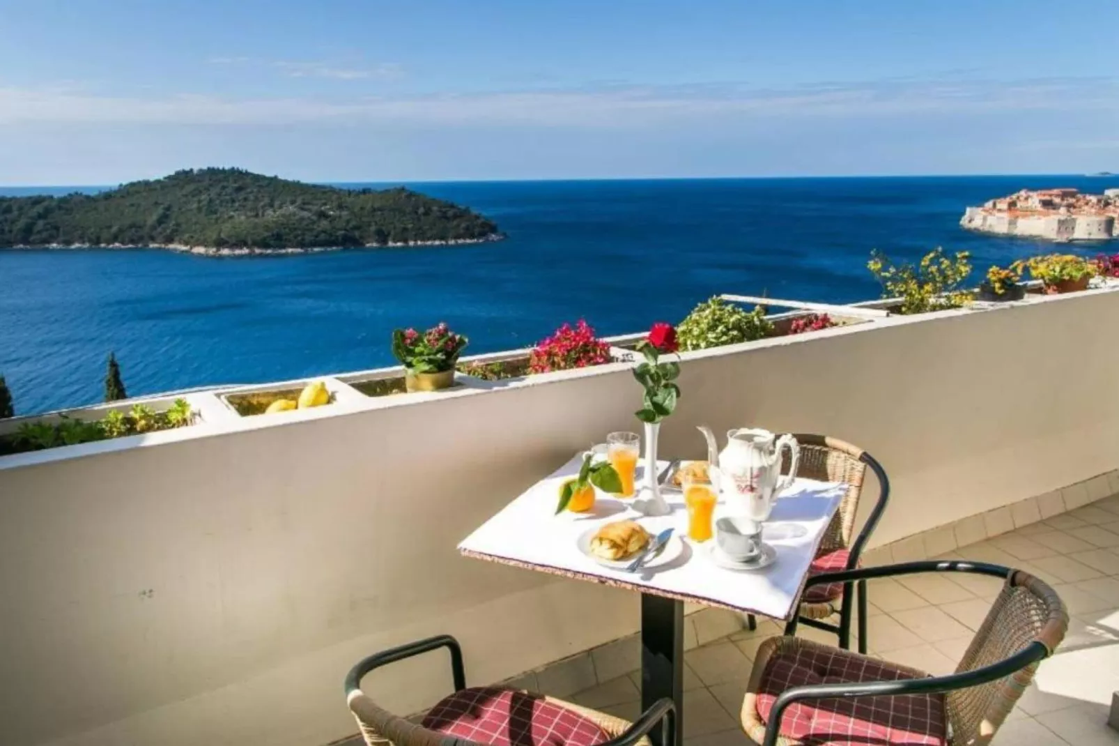 Apartment Mia - Two-Bedroom Apartment with Balcony and Sea View-Terrace balcony