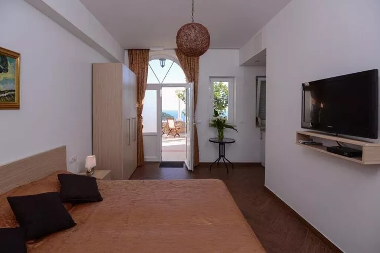 Apartments Ševelj - Comfort Studio With Shared Terrace And Sea View-Indoor