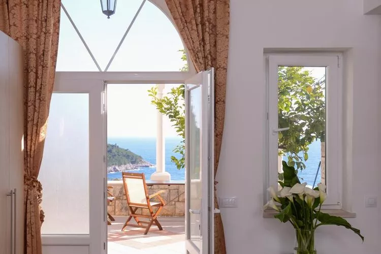 Apartments Ševelj - Comfort Studio With Shared Terrace And Sea View-Indoor