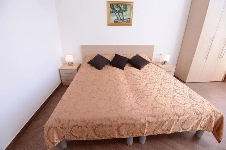 Apartments Ševelj - Comfort Studio With Shared Terrace And Sea View-Indoor