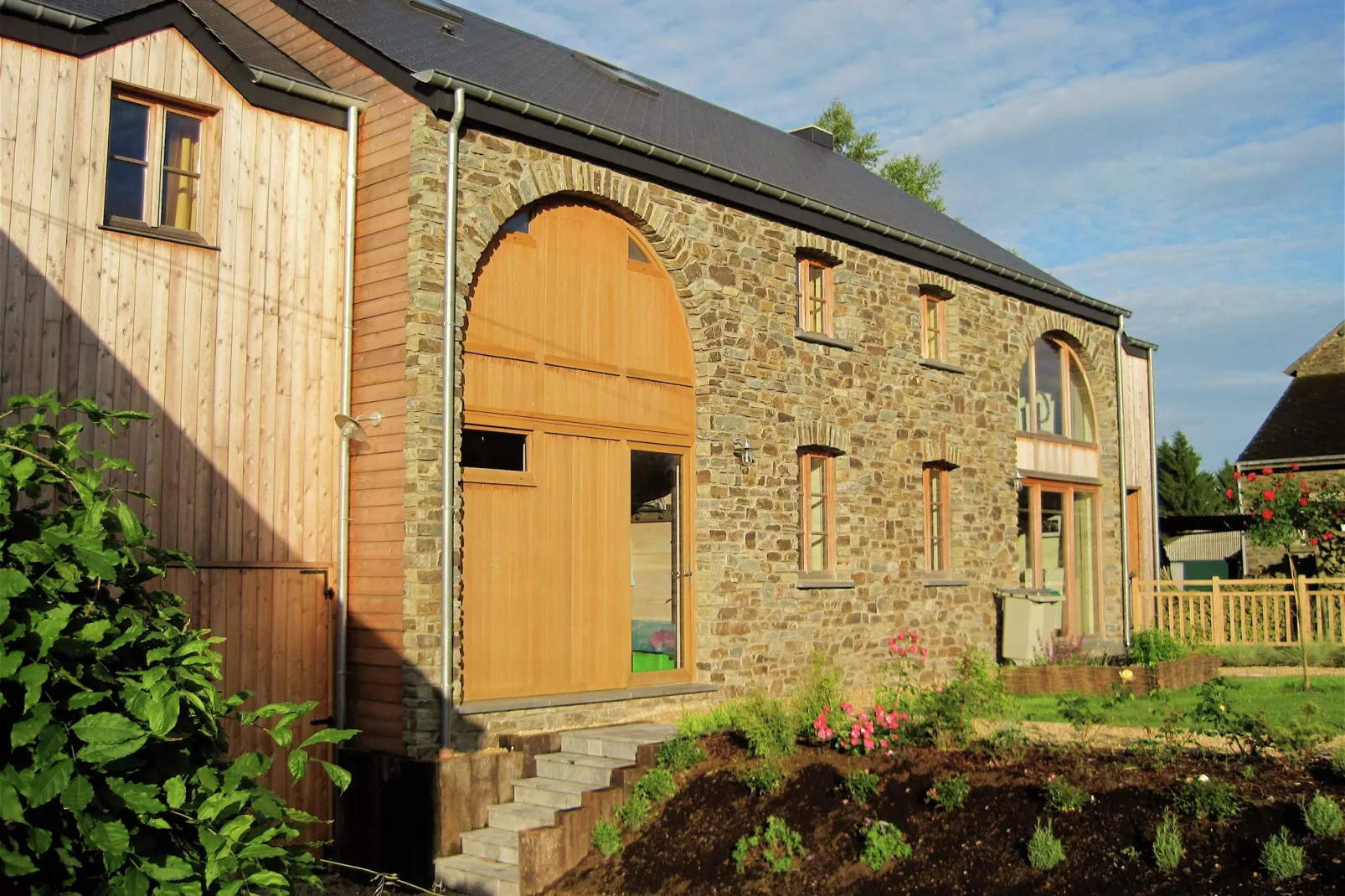 Les Vateaux-Exterior in summer