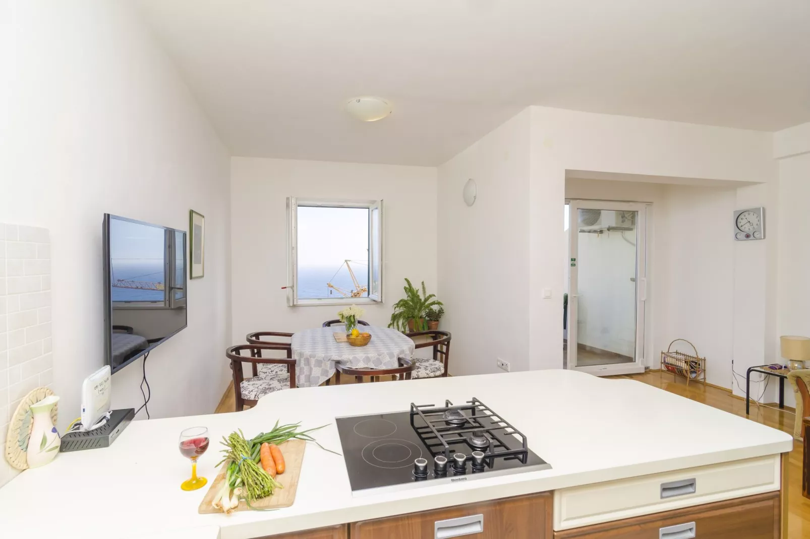 Medi Apartment - Two-Bedroom Apartment with Terrace and Sea View-Kitchen