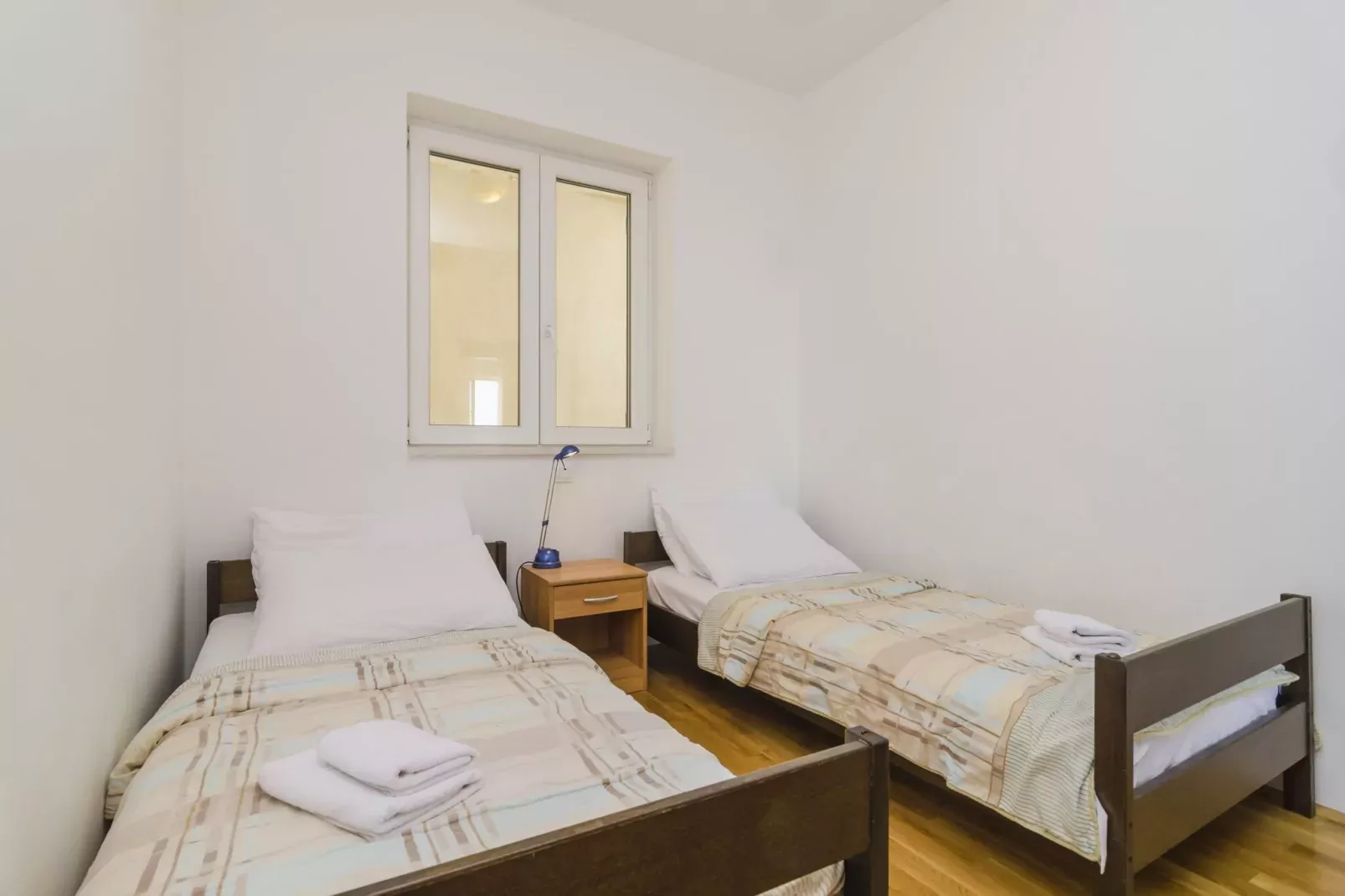 Medi Apartment - Two-Bedroom Apartment with Terrace and Sea View-Bedroom