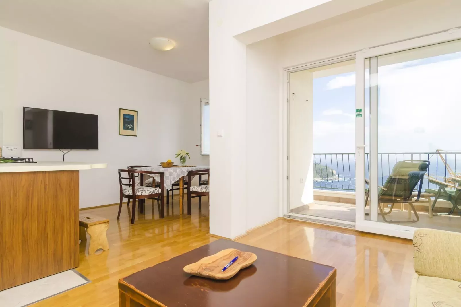 Medi Apartment - Two-Bedroom Apartment with Terrace and Sea View-Bedroom