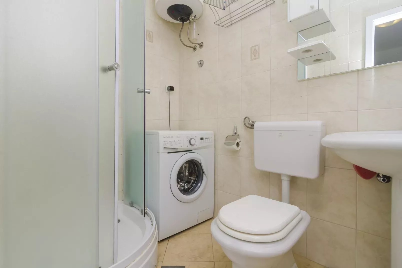 Medi Apartment - Two-Bedroom Apartment with Terrace and Sea View-Bathroom