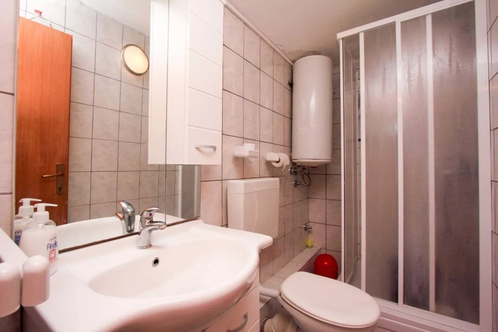 Apartments Ereš Zuronja-One-Bedroom Apartment with Sea View 2-Badezimmer