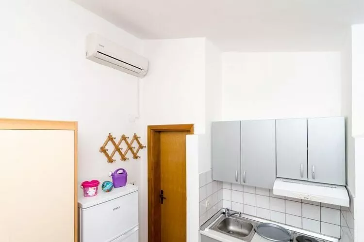 Apartments Ereš Zuronja-One-Bedroom Apartment with Sea View 1-Küche