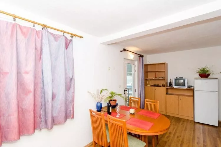 Apartments Ereš Zuronja-One-Bedroom Apartment with Sea View 3-Esszimmer