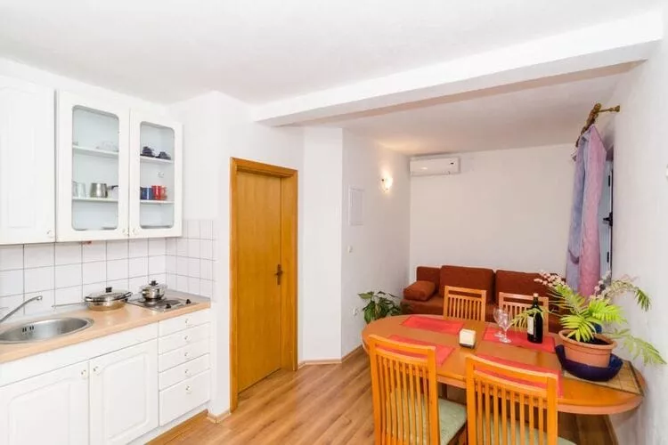 Apartments Ereš Zuronja-One-Bedroom Apartment with Sea View 3-Küche
