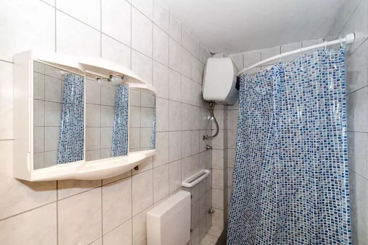 Apartments Ereš Zuronja-One-Bedroom Apartment with Sea View 3-Badezimmer