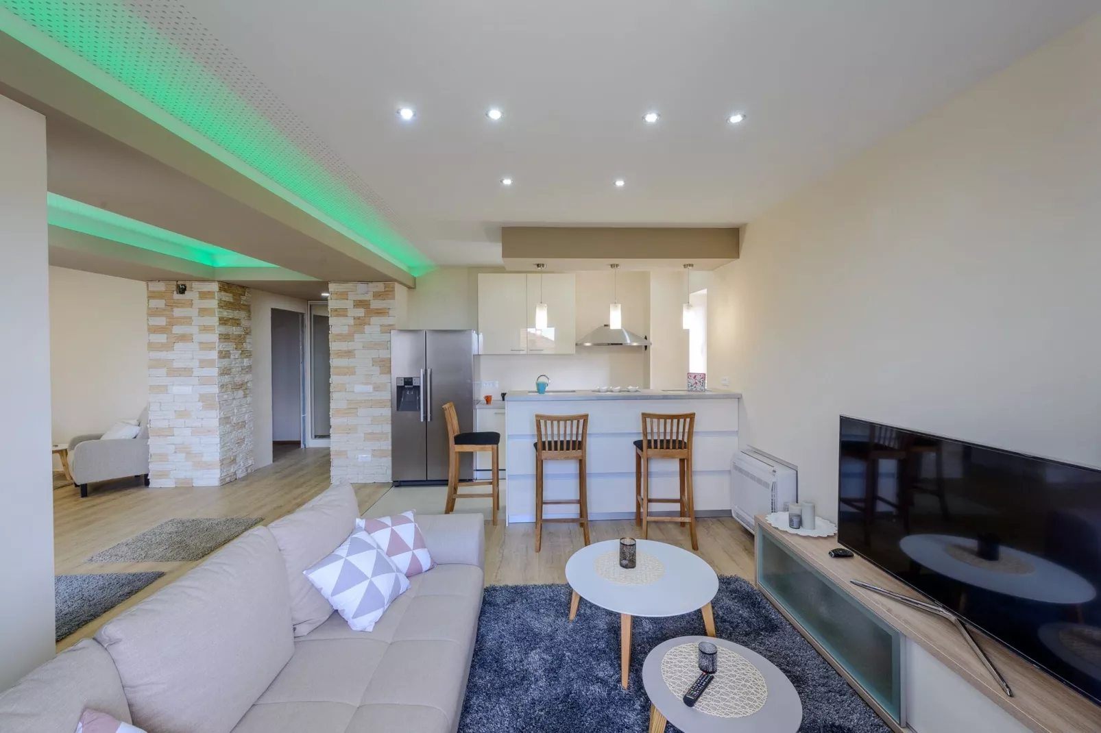 Villa Pave - Six-Bedroom Villa with Terrace and Swimming Pool-Living room