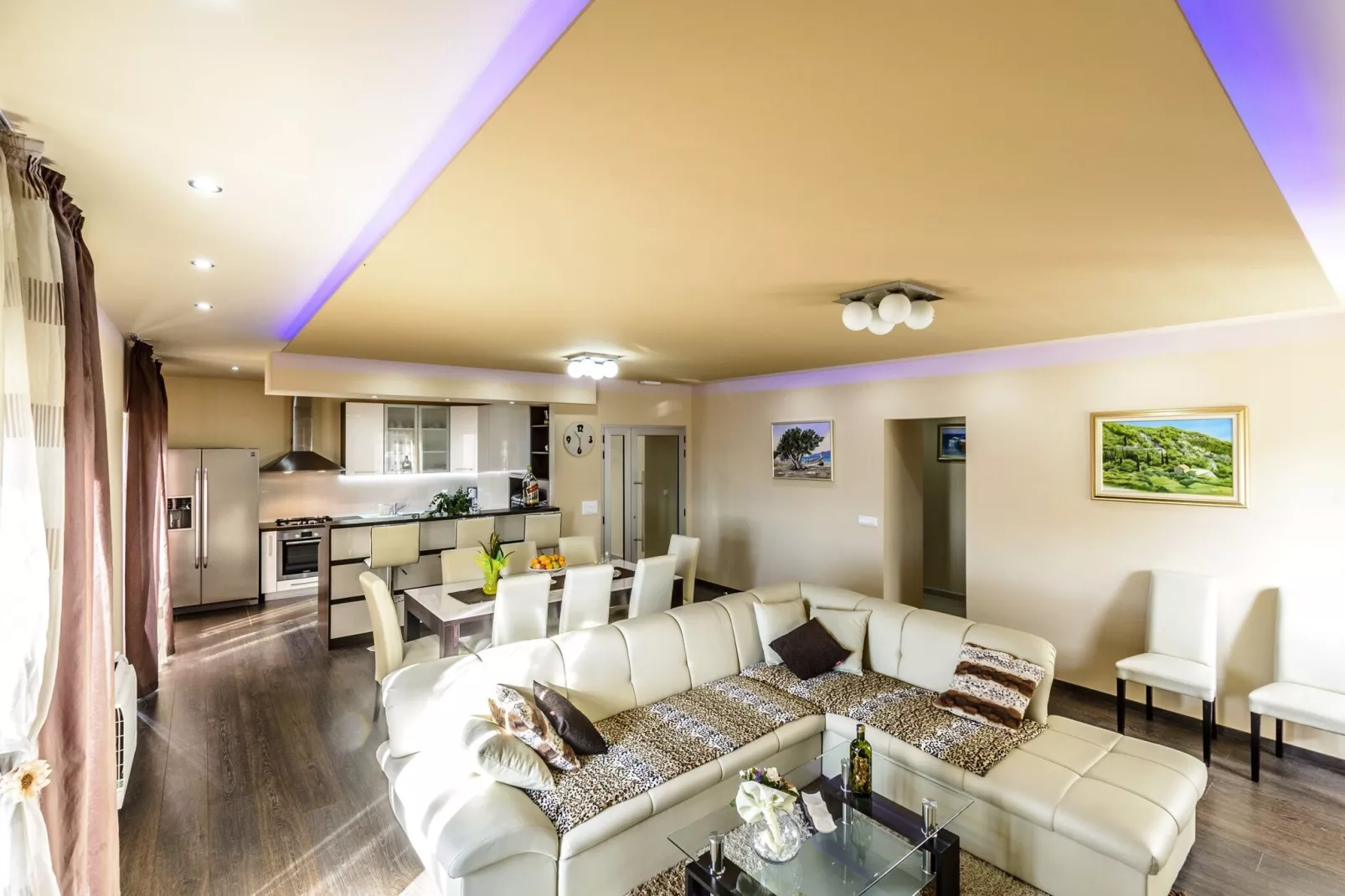 Villa Pave - Six-Bedroom Villa with Terrace and Swimming Pool-Dining room