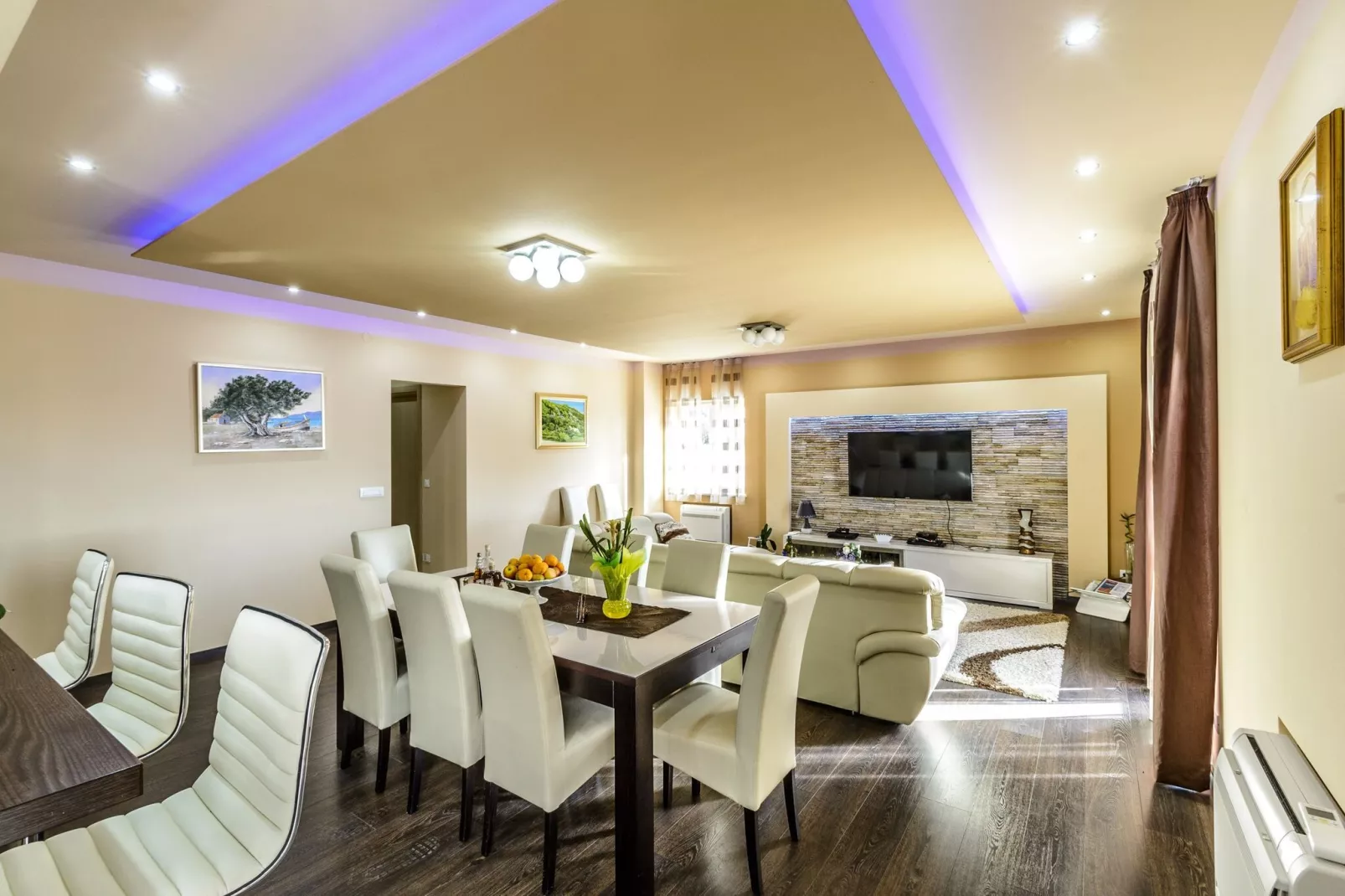 Villa Pave - Six-Bedroom Villa with Terrace and Swimming Pool-Dining room