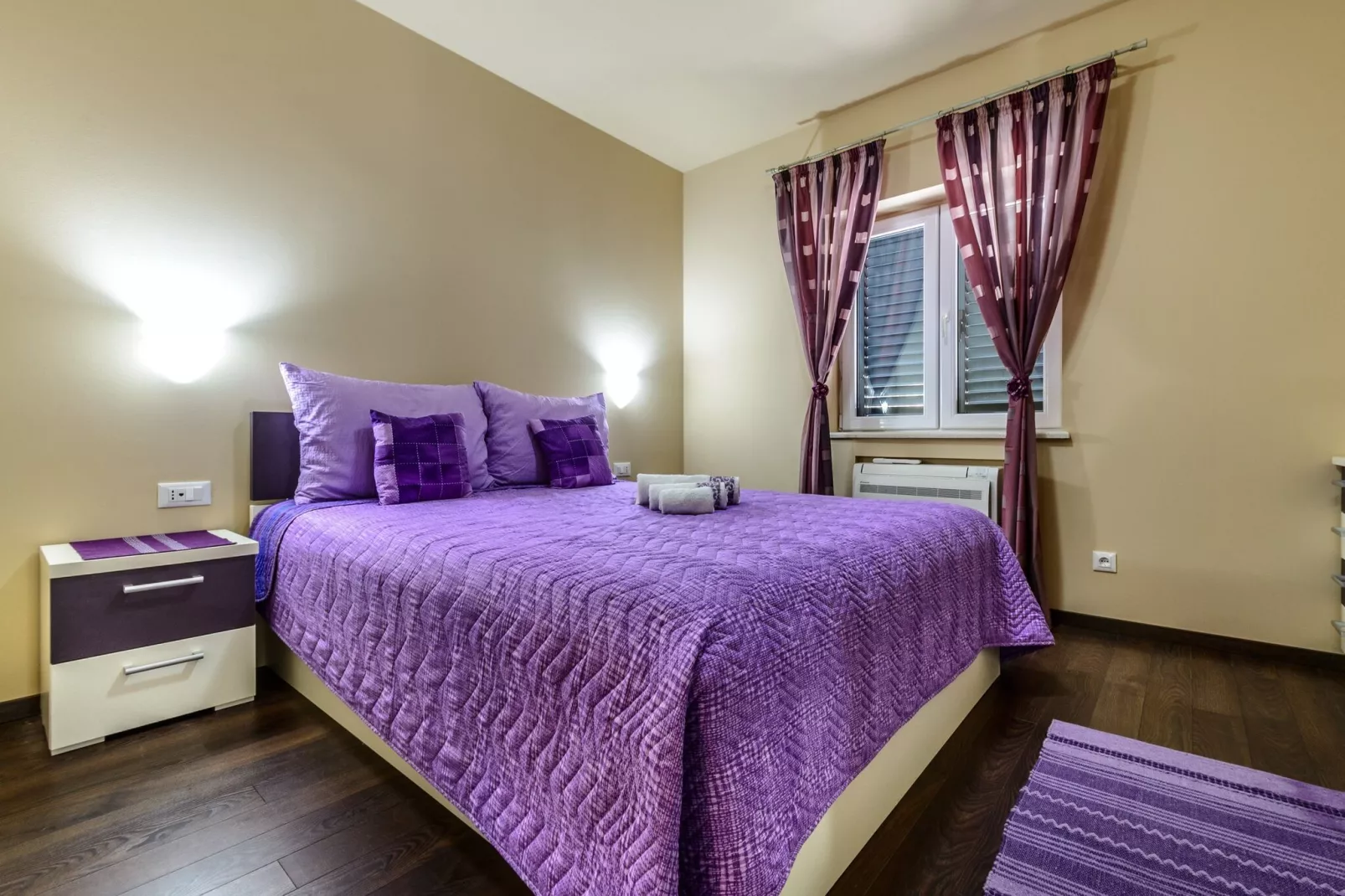 Villa Pave - Six-Bedroom Villa with Terrace and Swimming Pool-Bedroom