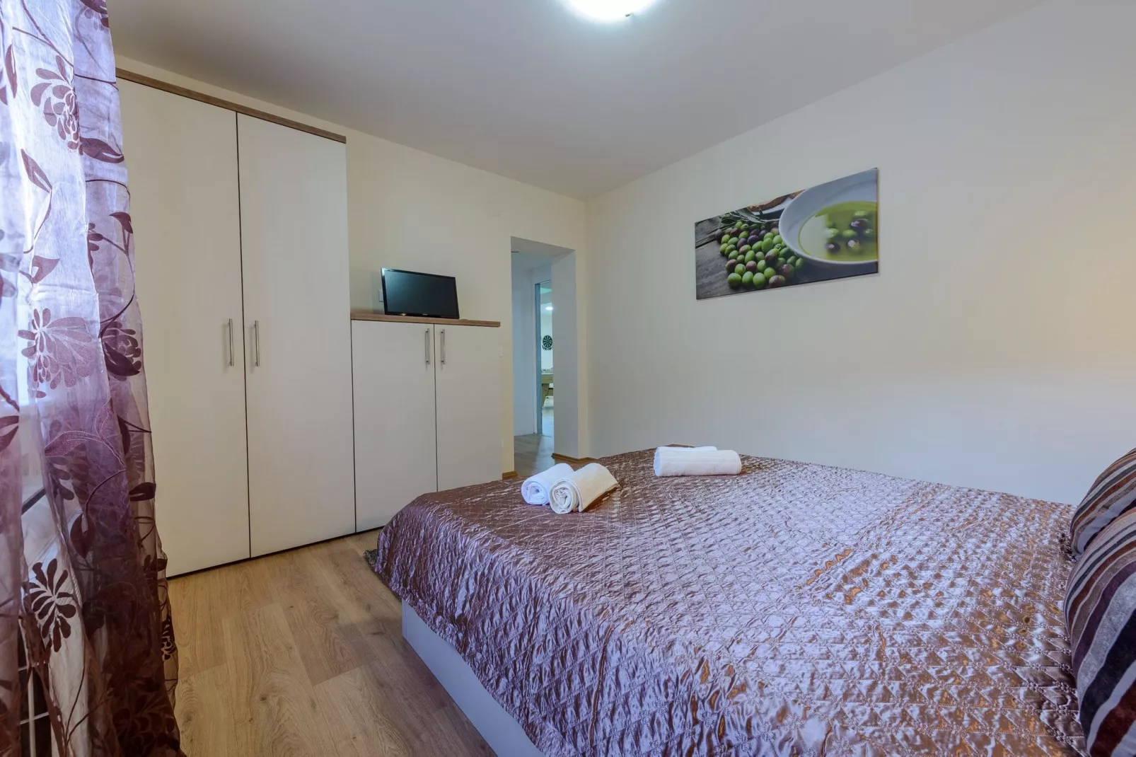 Villa Pave - Six-Bedroom Villa with Terrace and Swimming Pool-Bedroom
