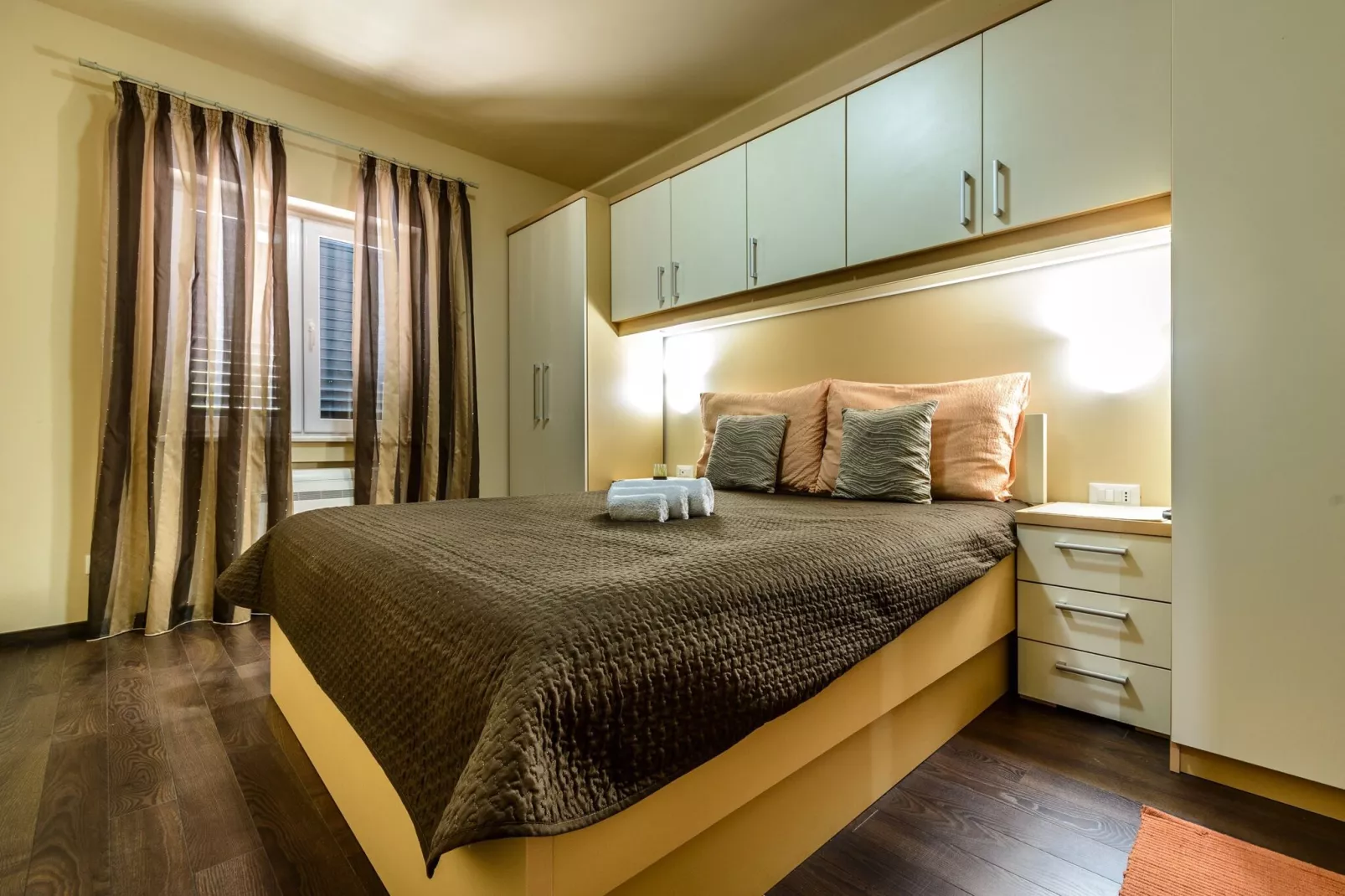 Villa Pave - Six-Bedroom Villa with Terrace and Swimming Pool-Bedroom
