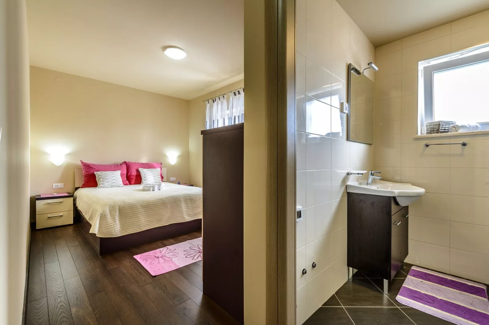 Villa Pave - Six-Bedroom Villa with Terrace and Swimming Pool-Bedroom