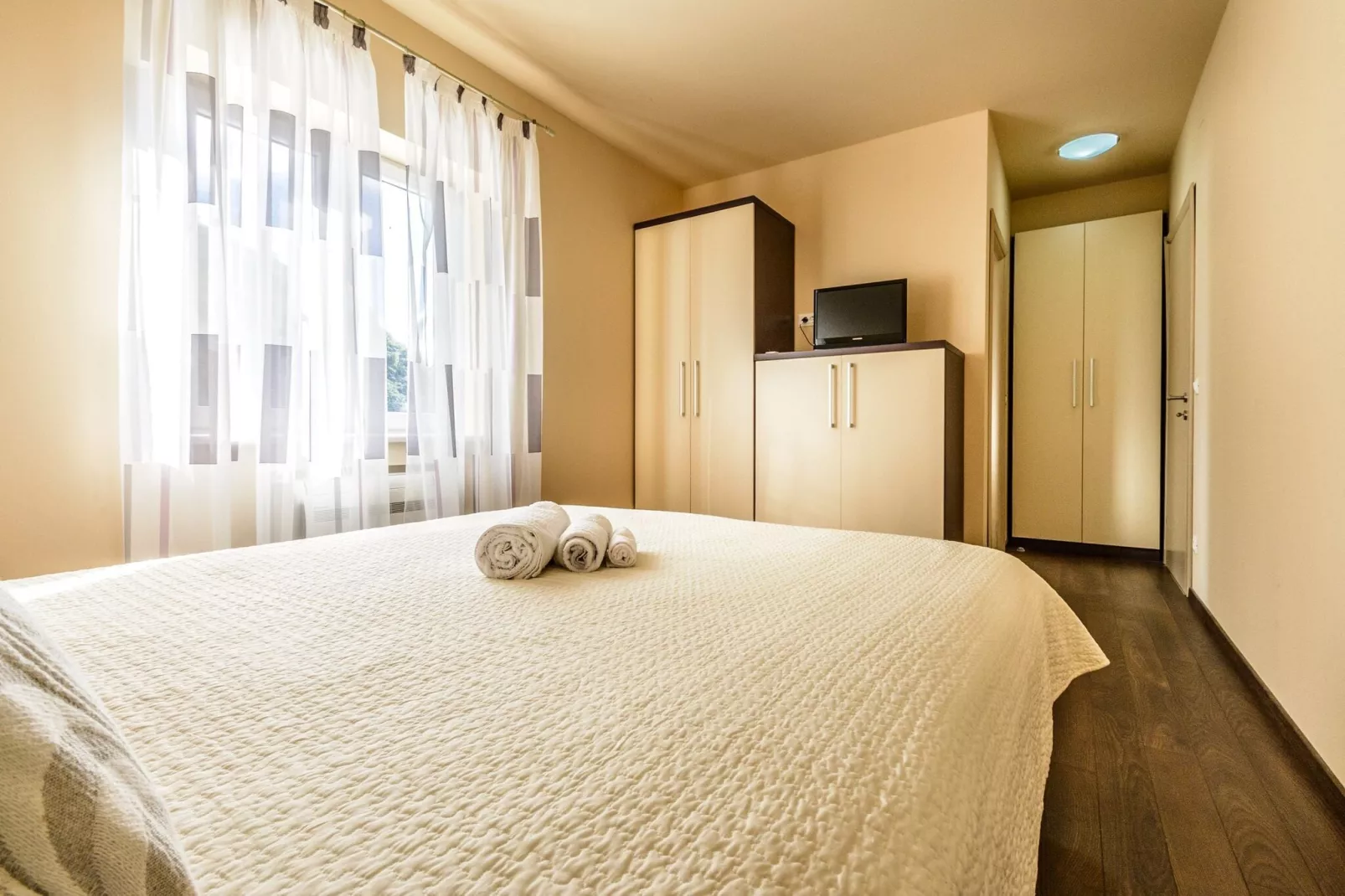 Villa Pave - Six-Bedroom Villa with Terrace and Swimming Pool-Bedroom