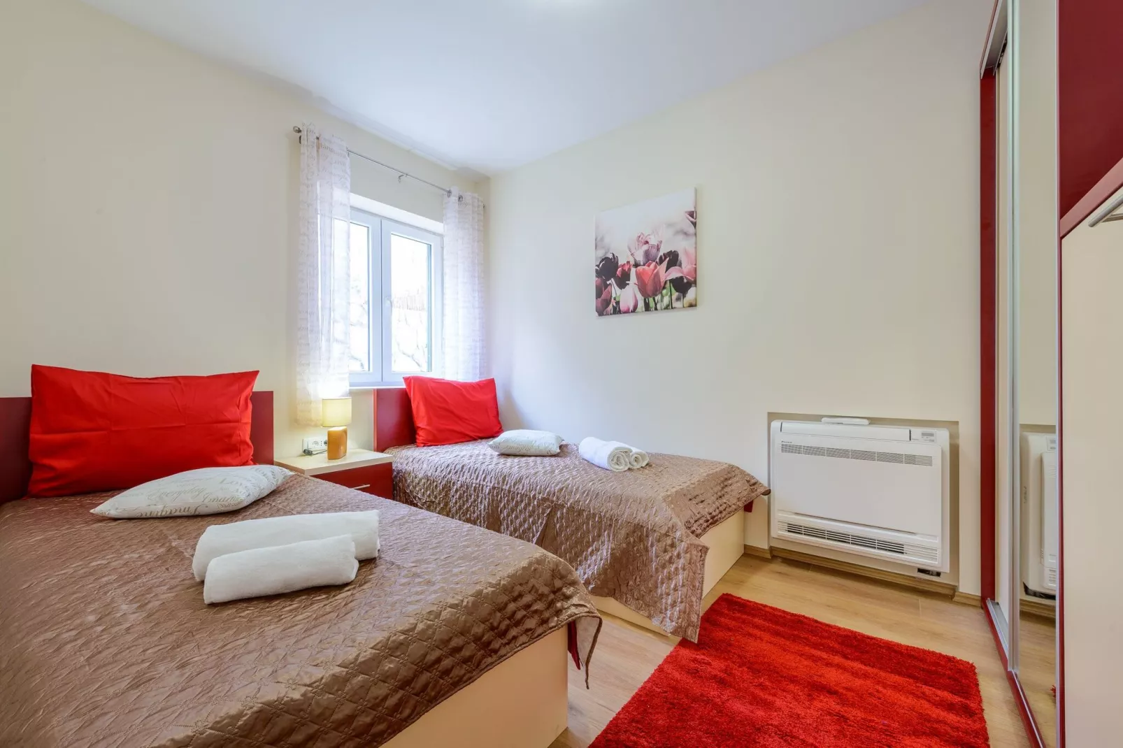Villa Pave - Six-Bedroom Villa with Terrace and Swimming Pool-Bedroom