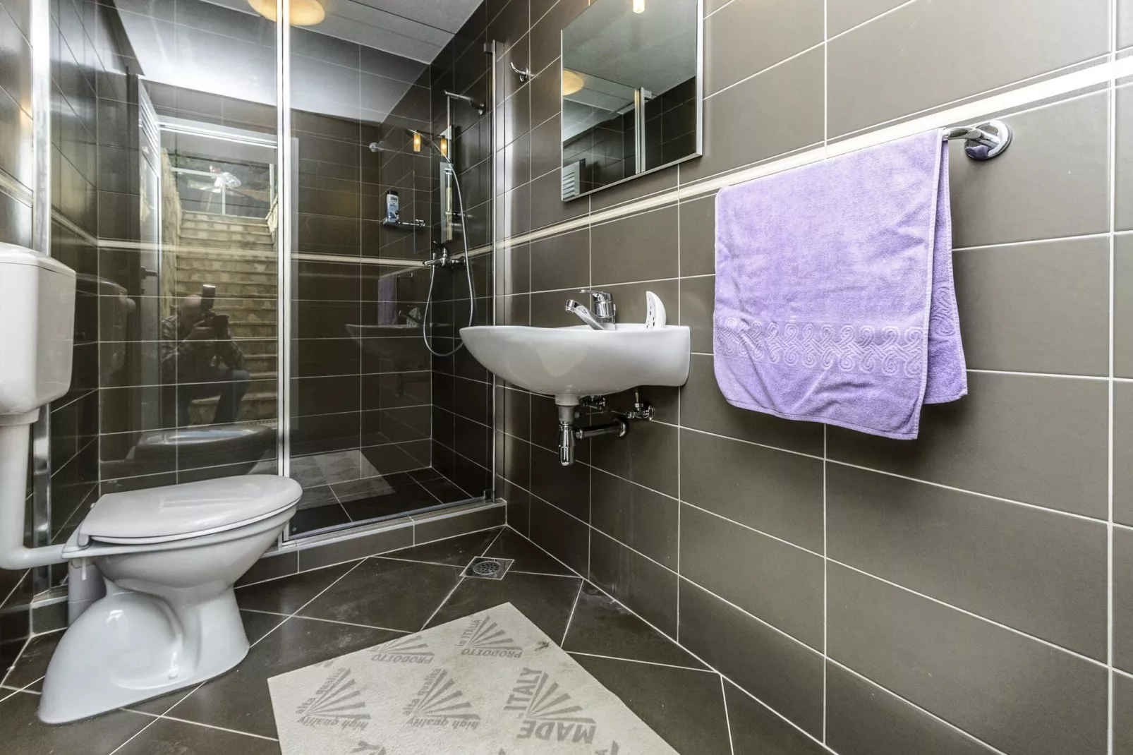 Villa Pave - Six-Bedroom Villa with Terrace and Swimming Pool-Bathroom