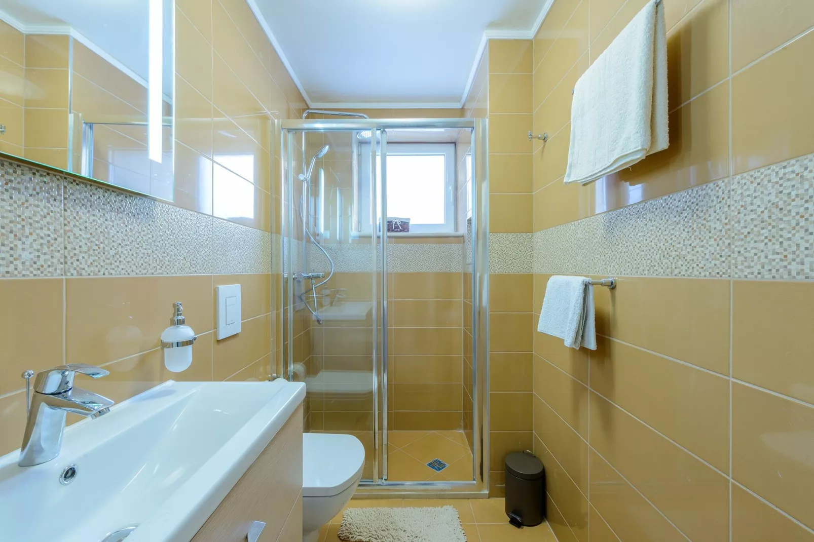 Villa Pave - Six-Bedroom Villa with Terrace and Swimming Pool-Bathroom