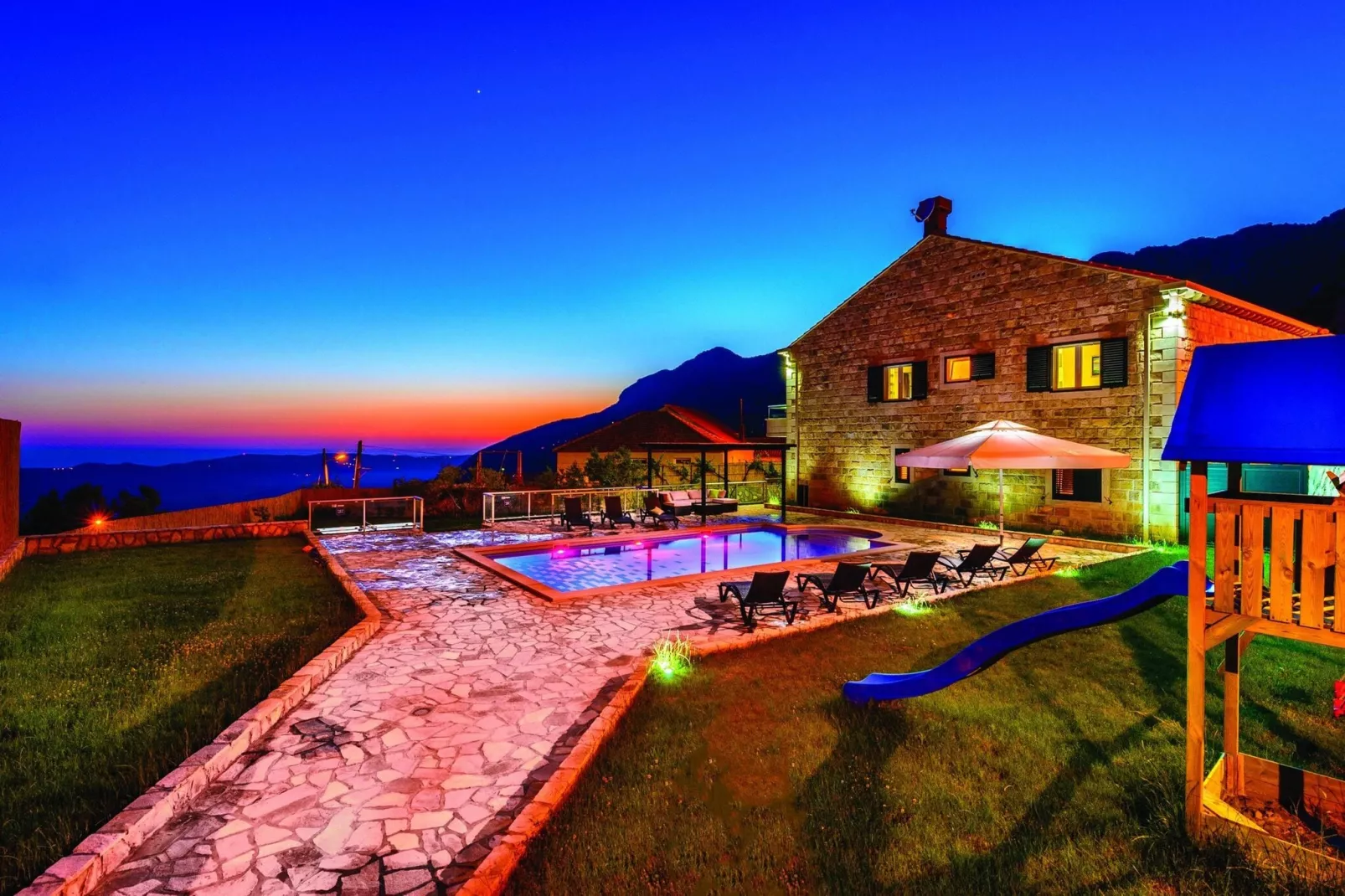 Villa Pave - Six-Bedroom Villa with Terrace and Swimming Pool-Outdoor