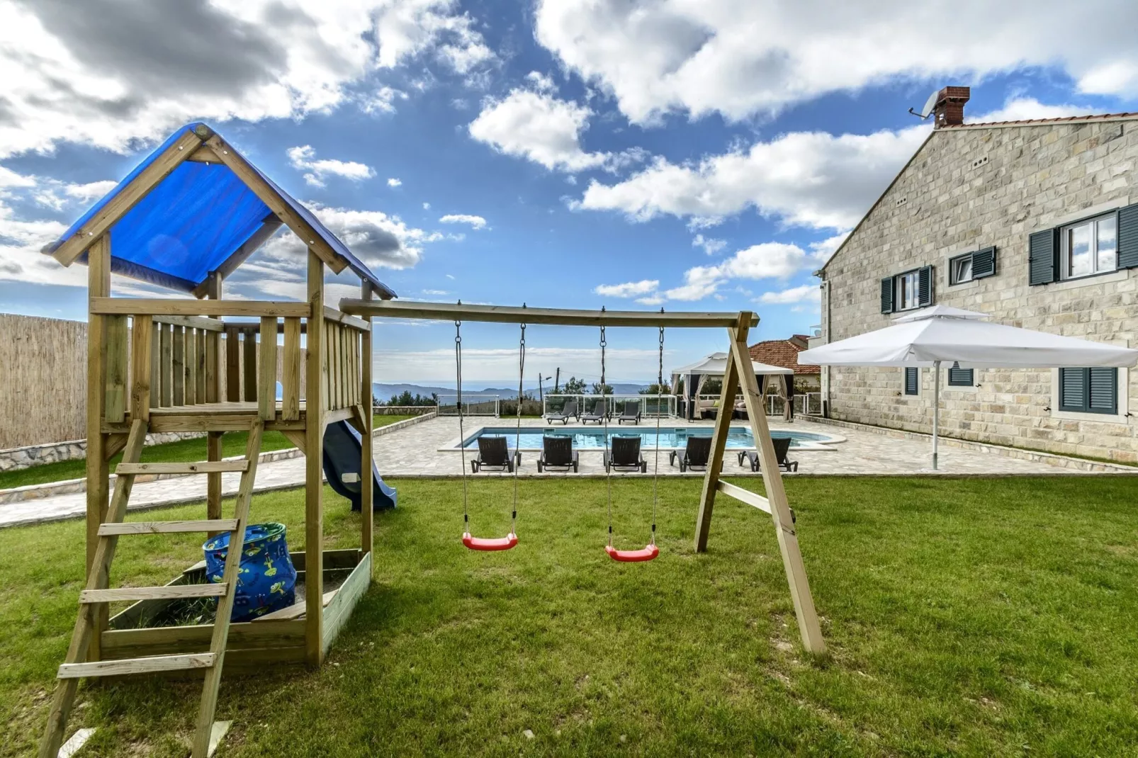 Villa Pave - Six-Bedroom Villa with Terrace and Swimming Pool-Outdoor