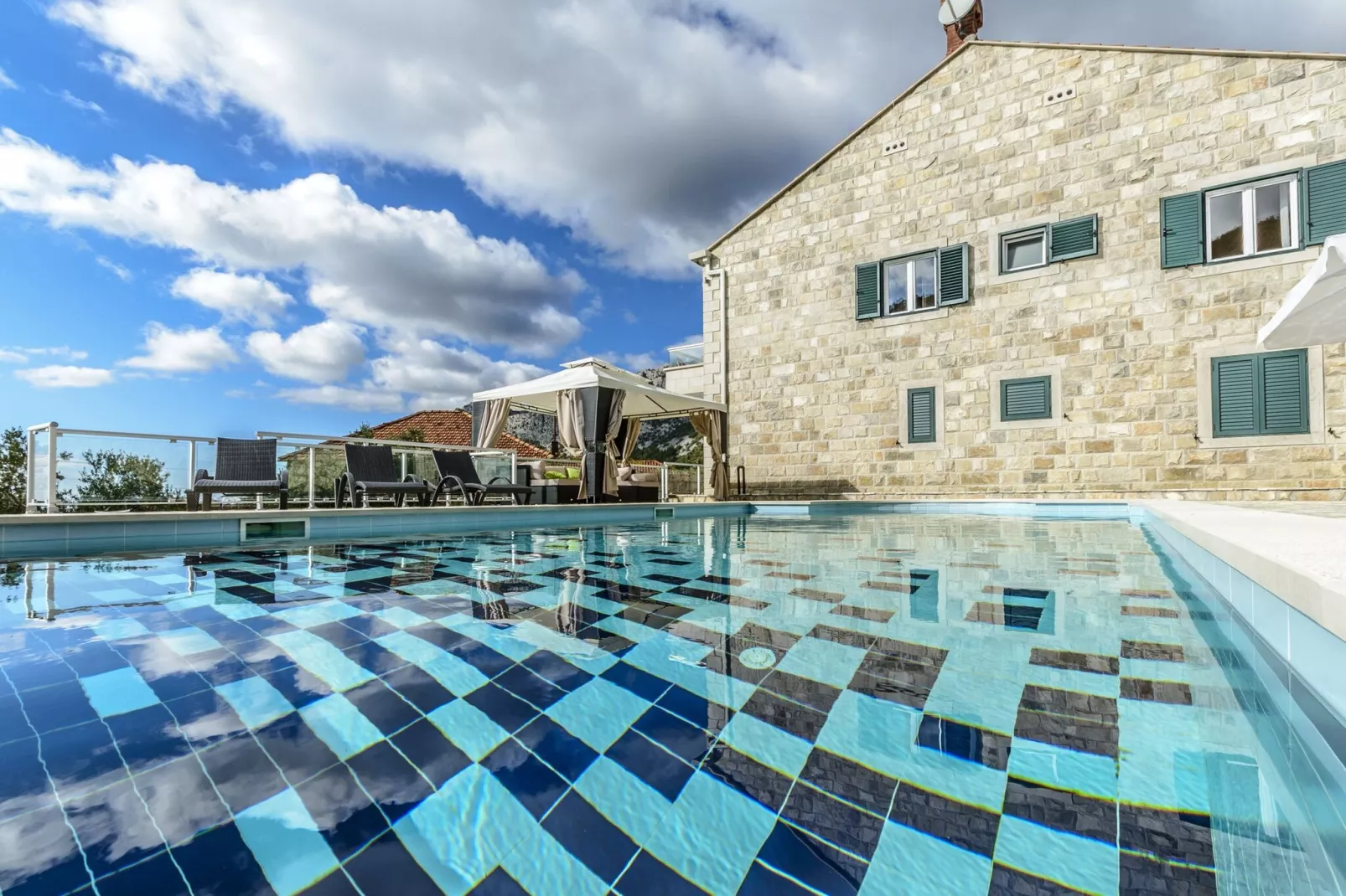 Villa Pave - Six-Bedroom Villa with Terrace and Swimming Pool-Pool