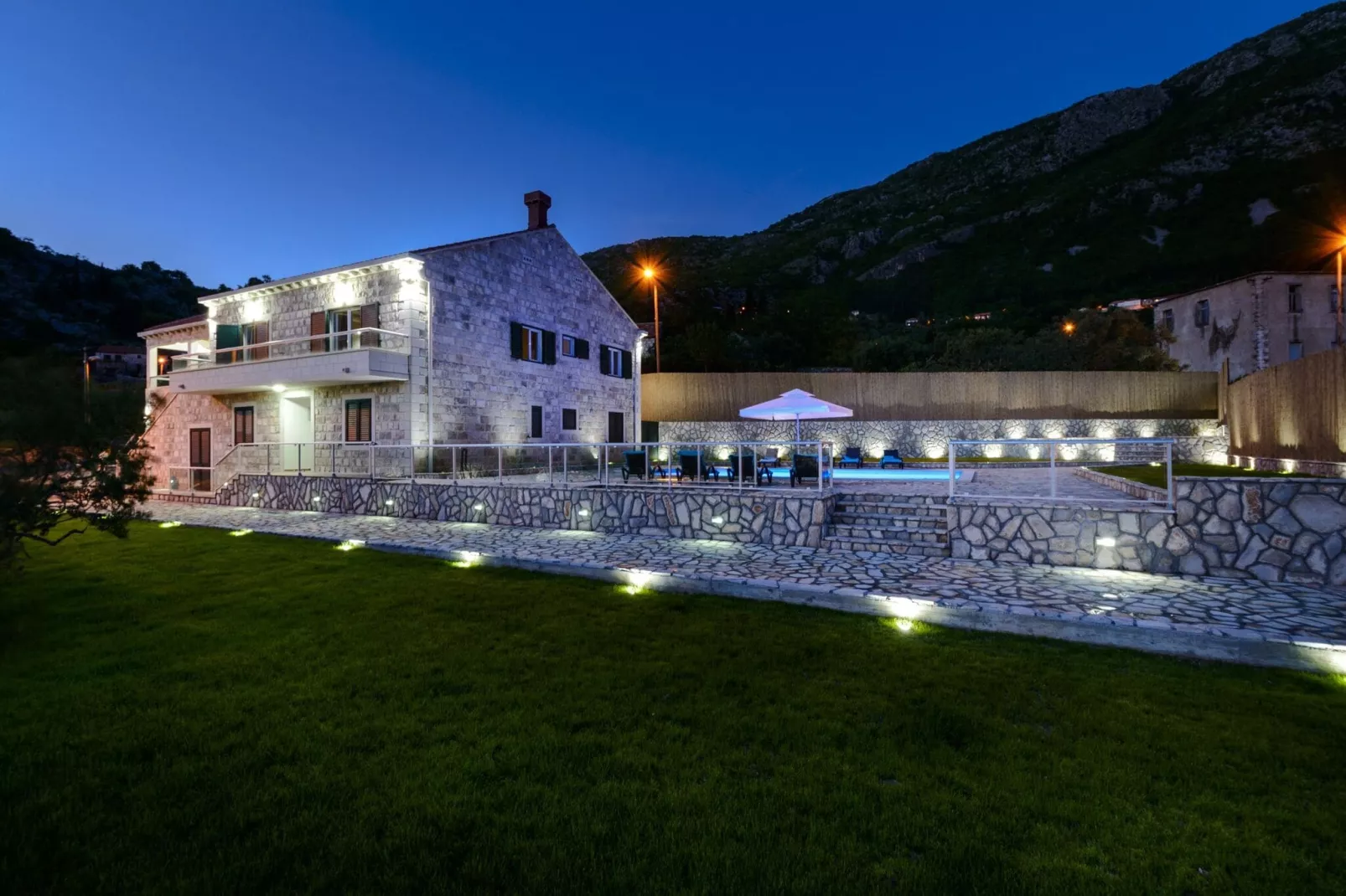 Villa Pave - Six-Bedroom Villa with Terrace and Swimming Pool-Pool