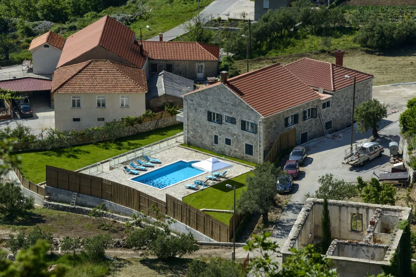 Villa Pave - Six-Bedroom Villa with Terrace and Swimming Pool-Pool