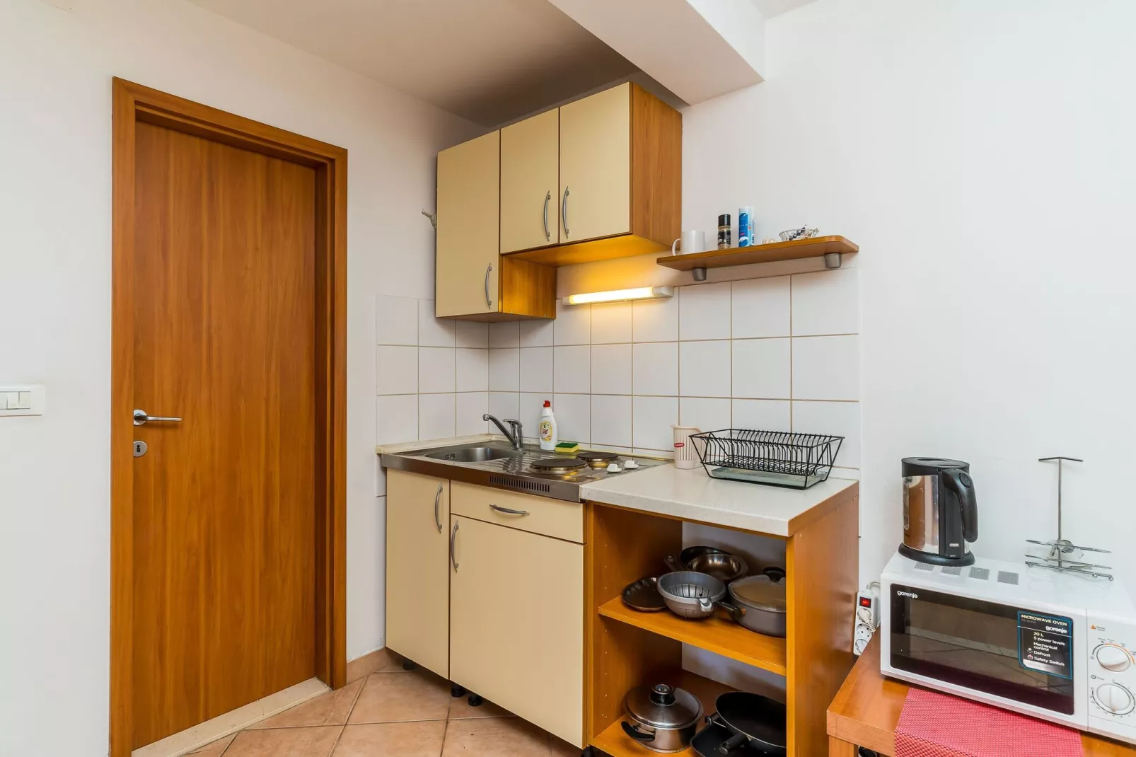 Apartments Princ Hrvoje- One-Bedroom Apartment with Balcony- 1-Cuisine