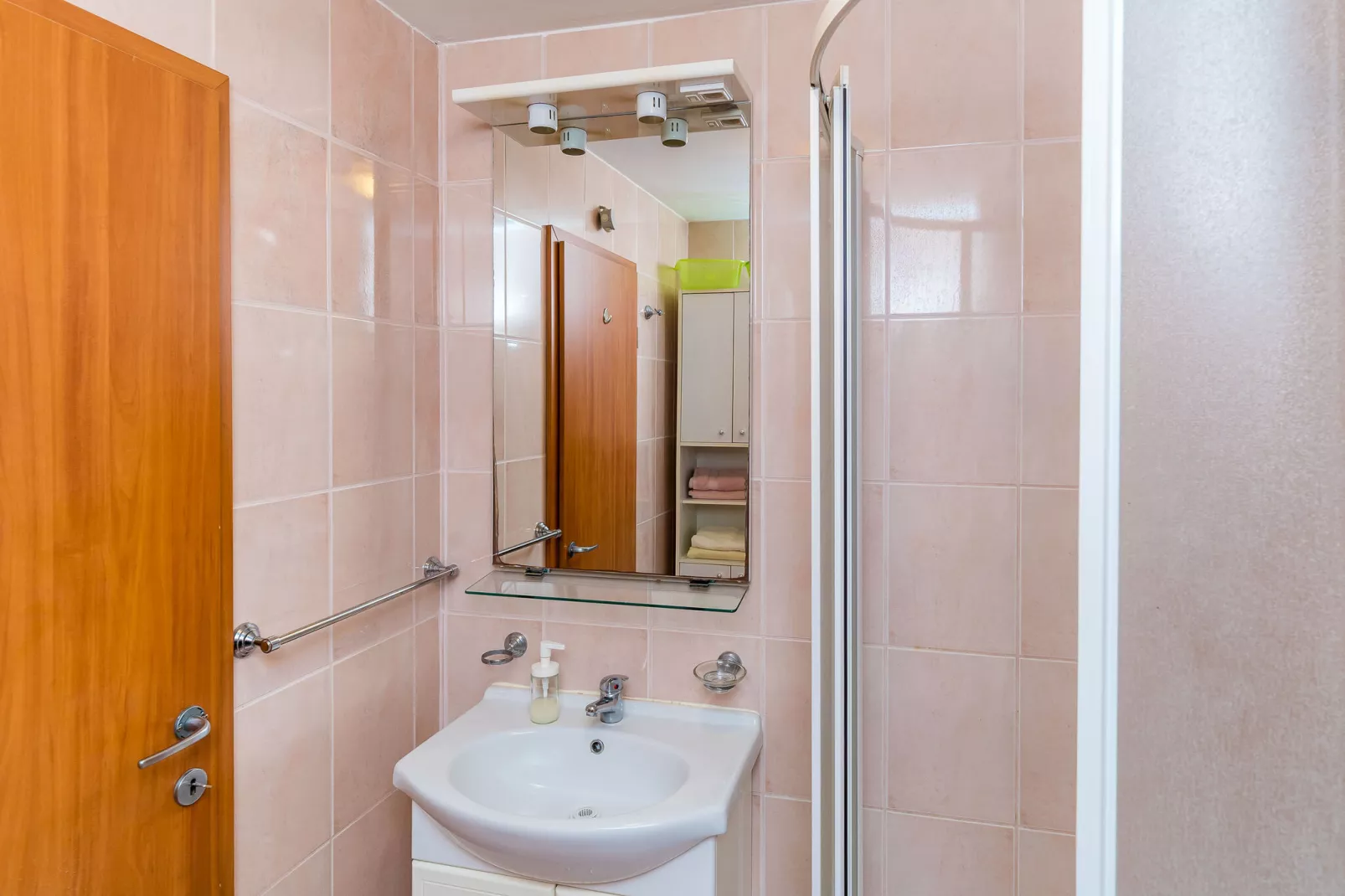 Apartments Princ Hrvoje- One-Bedroom Apartment with Balcony- 1-Salle de bain