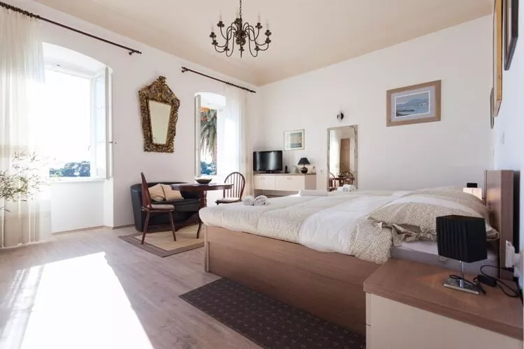 Villa Iveta - Two-Bedroom Apartment with Terrace and Sea View (Nikša)-Bedroom