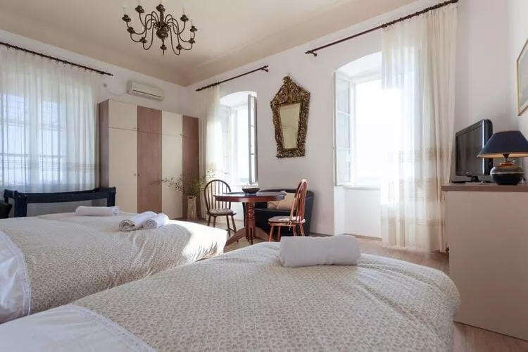 Villa Iveta - Two-Bedroom Apartment with Terrace and Sea View (Nikša)-Bedroom