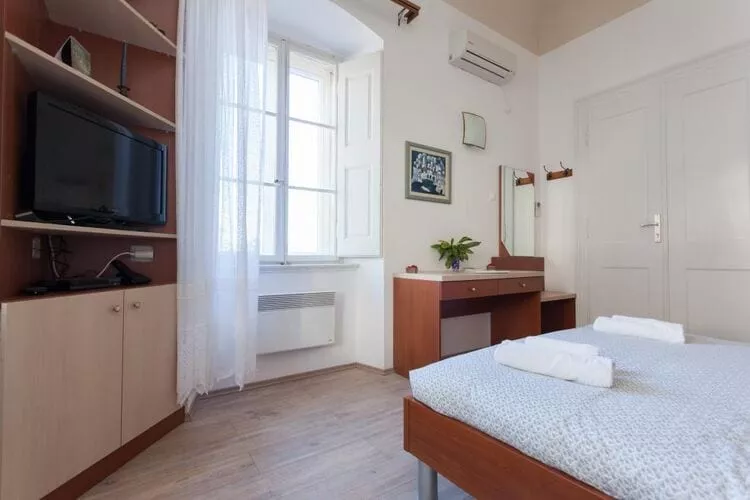 Villa Iveta - Two-Bedroom Apartment with Terrace and Sea View (Nikša)-Bedroom
