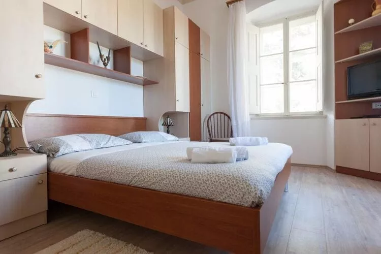 Villa Iveta - Two-Bedroom Apartment with Terrace and Sea View (Nikša)-Bedroom
